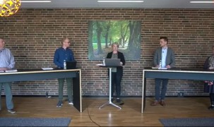 Billede af panel til informationsmøde om Radsted Solcellepark. Billede af panel til informationsmøde om Radsted Solcellepark.