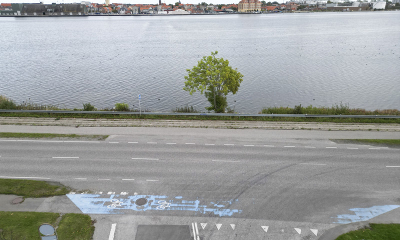 Den kommende cykel-gangbro kommer til at gå fra Linde Allé på Sundbysiden, hen over Guldborg Sund til Nykøbing F. Foto: Guldborgsund Kommune.